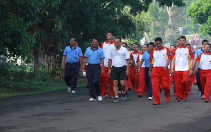 Panglima TNI Olahraga Bersama Prajurit TNI di Halim