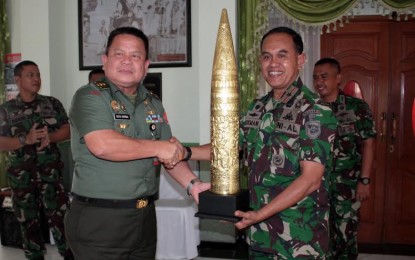 Kapuskes TNI Kunjungi Bhumi Marinir Karangpilang