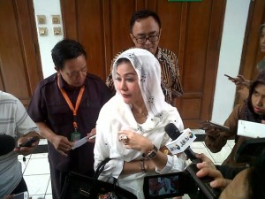 Hj. Hasnaeni, SE, MM, saat di Pengadilan Negeri Jakarta Selatan, Senin  (11/04/2016). (Foto: Iwan/indonesiajurnal.com)