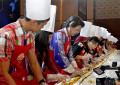 Istri Dubes Korea Menikmati Pembuatan Kimbab Sepanjang 20 M