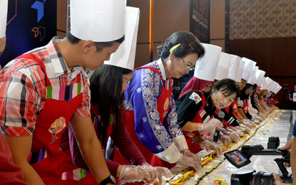 Istri Dubes Korea Menikmati Pembuatan Kimbab Sepanjang 20 M